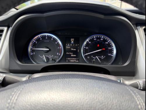 Beige 2015 Toyota Highlander XLE