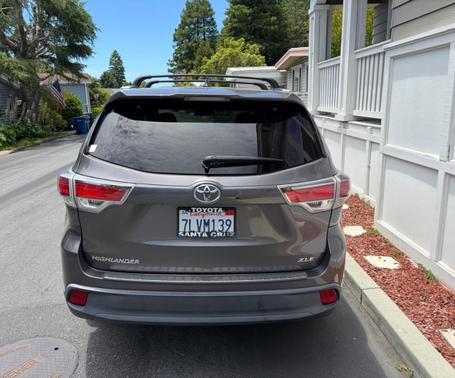 Beige 2015 Toyota Highlander XLE