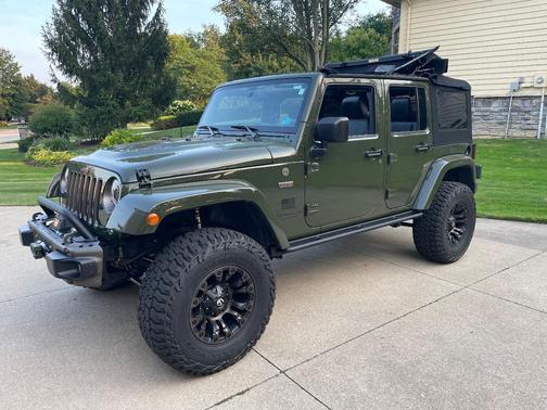 Green 2016 Jeep Wrangler Unlimited Sahara