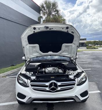 White 2019 Mercedes-Benz GLC 300 Base