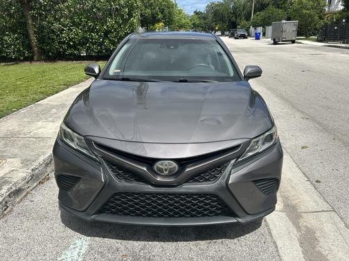 2018 Toyota Camry SE