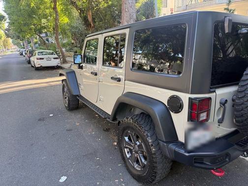 Beige 2017 Jeep Wrangler Unlimited Rubicon