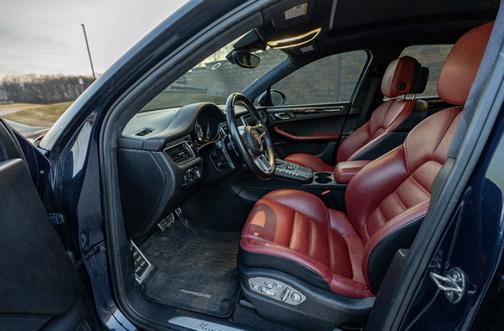 Blue 2017 Porsche Macan Macan Turbo with Performance Package
