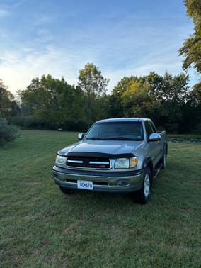 Gray 2001 Toyota Tundra SR5