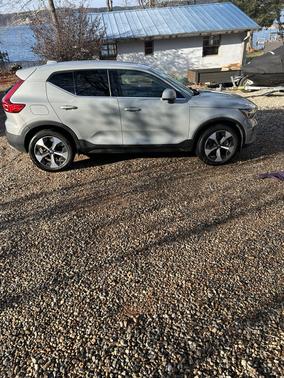 2024 Volvo XC40 B5 Core Dark Theme