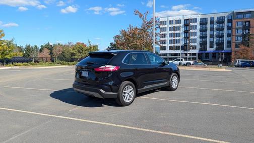 Black 2021 Ford Edge SEL