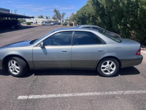 2001 Lexus ES 300 Base