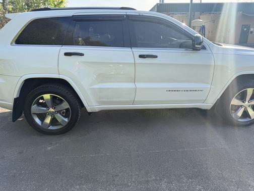 White 2014 Jeep Grand Cherokee Overland