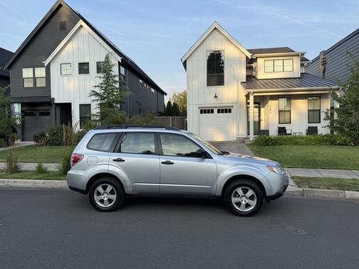 Silver 2011 Subaru Forester 2.5 X