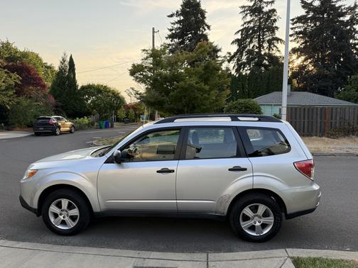 Silver 2011 Subaru Forester 2.5 X