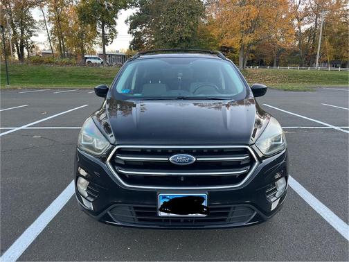 Black 2017 Ford Escape SE