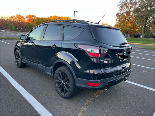 Black 2017 Ford Escape SE