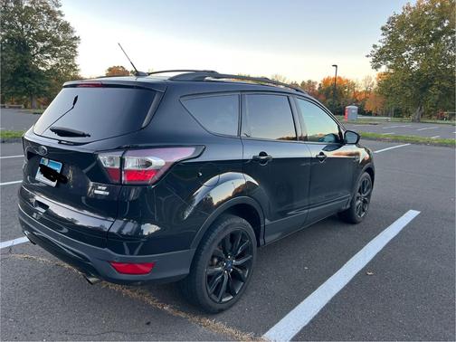 Black 2017 Ford Escape SE
