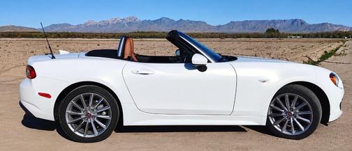 White 2017 FIAT 124 Spider Lusso