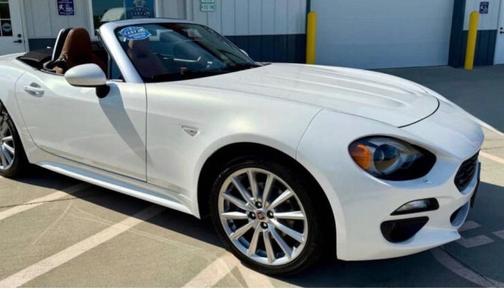 White 2017 FIAT 124 Spider Lusso