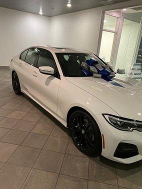 Photo 3 of 9 of 2021 BMW 330 i xDrive