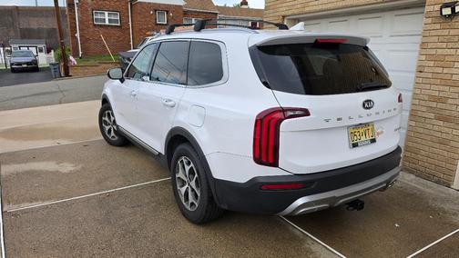 White 2021 Kia Telluride EX