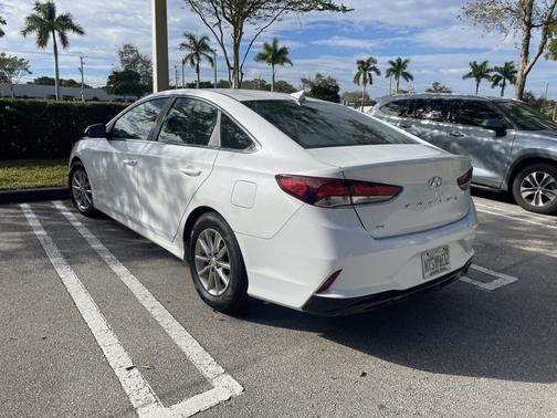 2018 Hyundai SONATA SE
