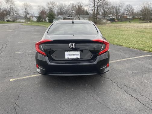 Photo 3 of 12 of 2018 Honda Civic EX-T