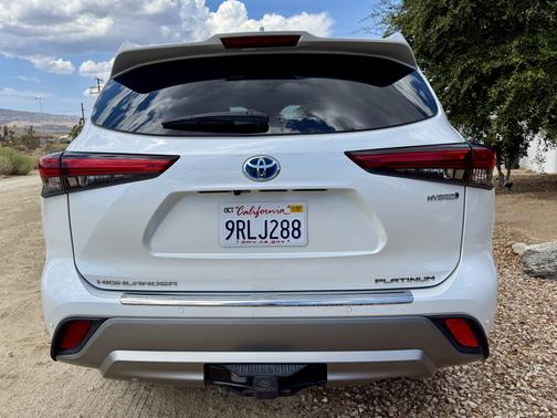 2022 Toyota Highlander Hybrid Platinum