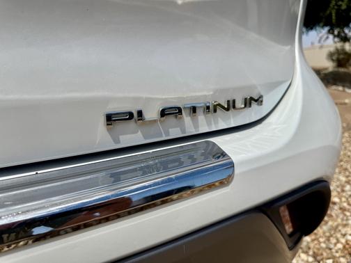 2022 Toyota Highlander Hybrid Platinum
