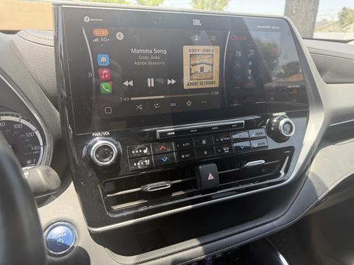 2022 Toyota Highlander Hybrid Platinum