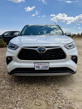 2022 Toyota Highlander Hybrid Platinum