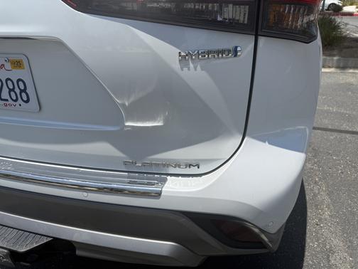2022 Toyota Highlander Hybrid Platinum
