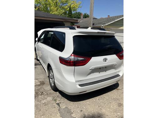 2020 Toyota Sienna LE