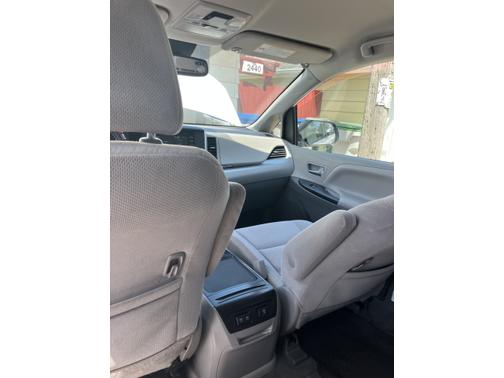 2020 Toyota Sienna LE