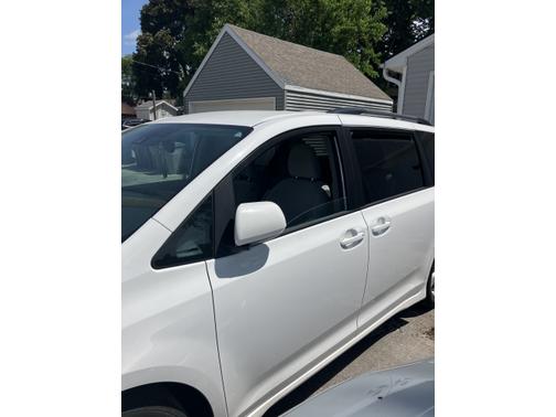 2020 Toyota Sienna LE