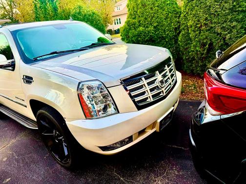White 2011 Cadillac Escalade Base