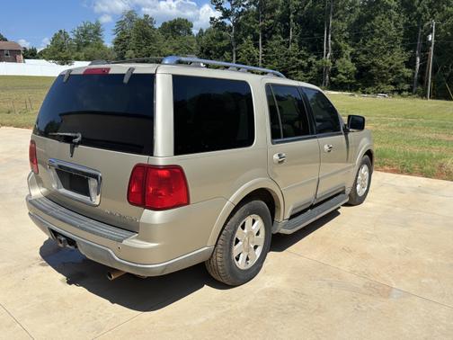 2004 Lincoln Navigator Base