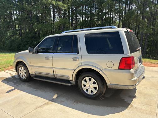 2004 Lincoln Navigator Base