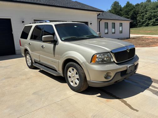 2004 Lincoln Navigator Base