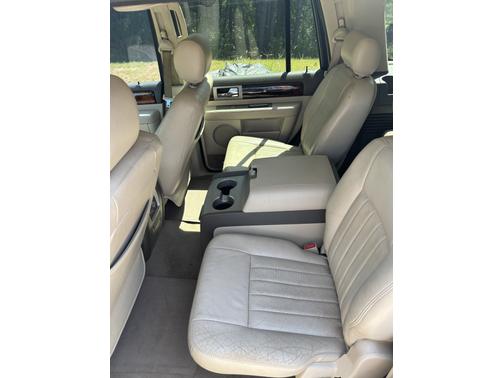 2004 Lincoln Navigator Base