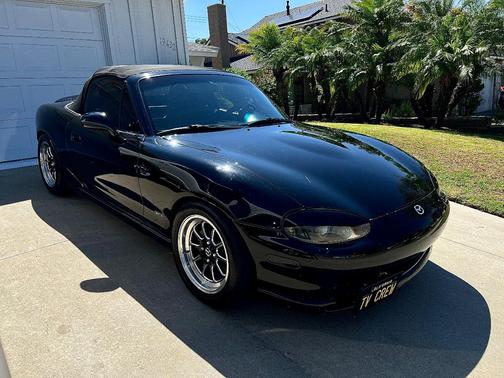 Black 1999 Mazda MX-5 Miata Base