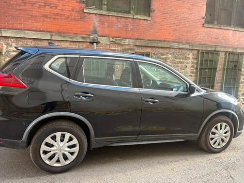 Black 2018 Nissan Rogue S