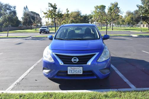 Blue 2017 Nissan Versa 1.6 SV