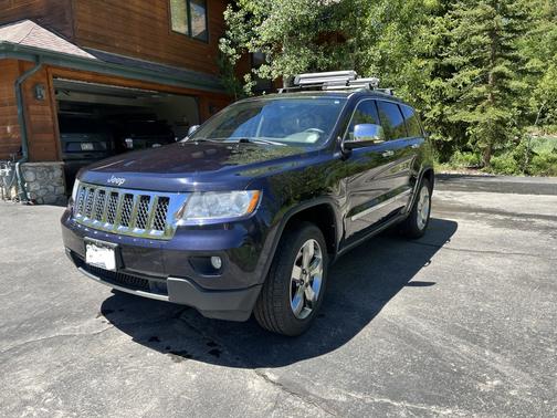 Photo 1 of 18 of 2011 Jeep Grand Cherokee Overland