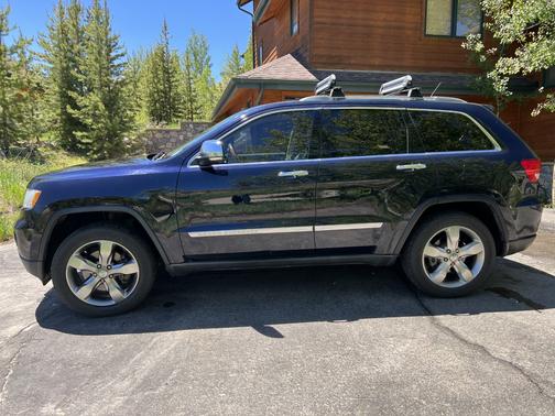 Photo 5 of 18 of 2011 Jeep Grand Cherokee Overland