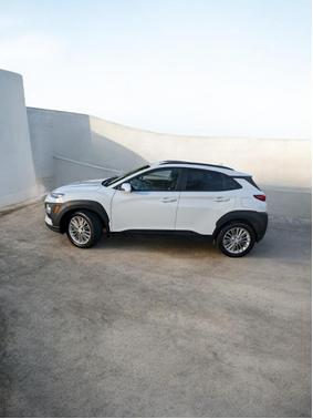 2021 Hyundai KONA SEL Plus