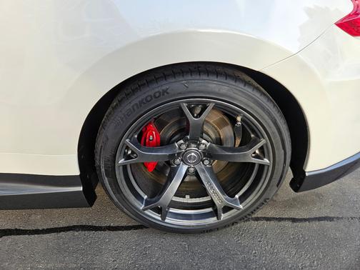White 2014 Nissan 370Z NISMO