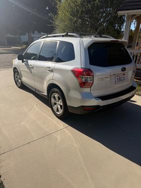 White 2015 Subaru Forester 2.5i Limited