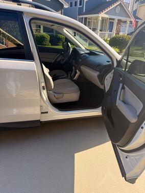 White 2015 Subaru Forester 2.5i Limited