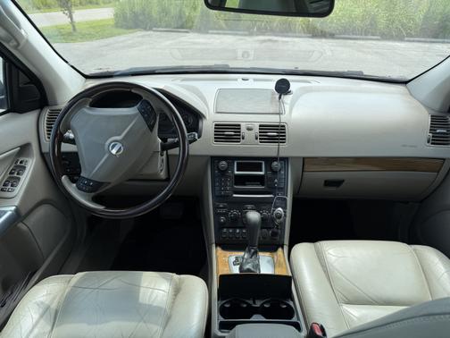 2005 Volvo XC90 V8
