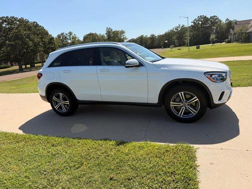 White 2022 Mercedes-Benz GLC 300 Base