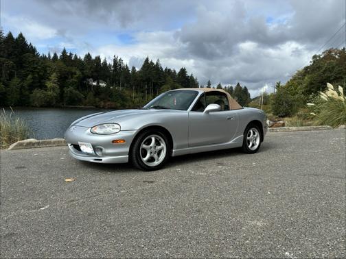Silver 1999 Mazda MX-5 Miata Base