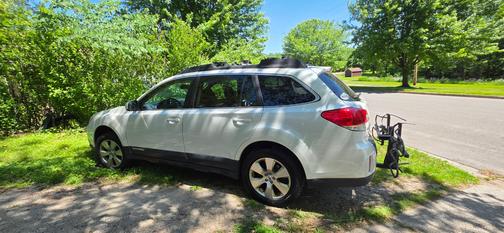 White 2012 Subaru Outback 3.6R Limited