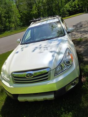 White 2012 Subaru Outback 3.6R Limited